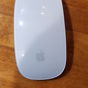 Apple Magic Mouse - Sleek White Design